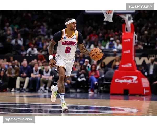 小佩顿解析球队控球策略强调仅三人可冒险其余队员必须稳健传导